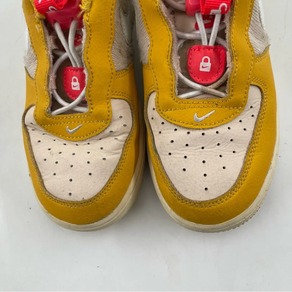 Nike Kids Air Force One Toggle SE -SZ 1.5 Youth- Mushroom Sneakers DQ0365-700